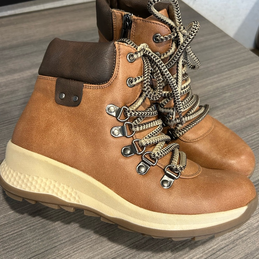 NWOT Maurices Tan and Brown Lace Up Boots